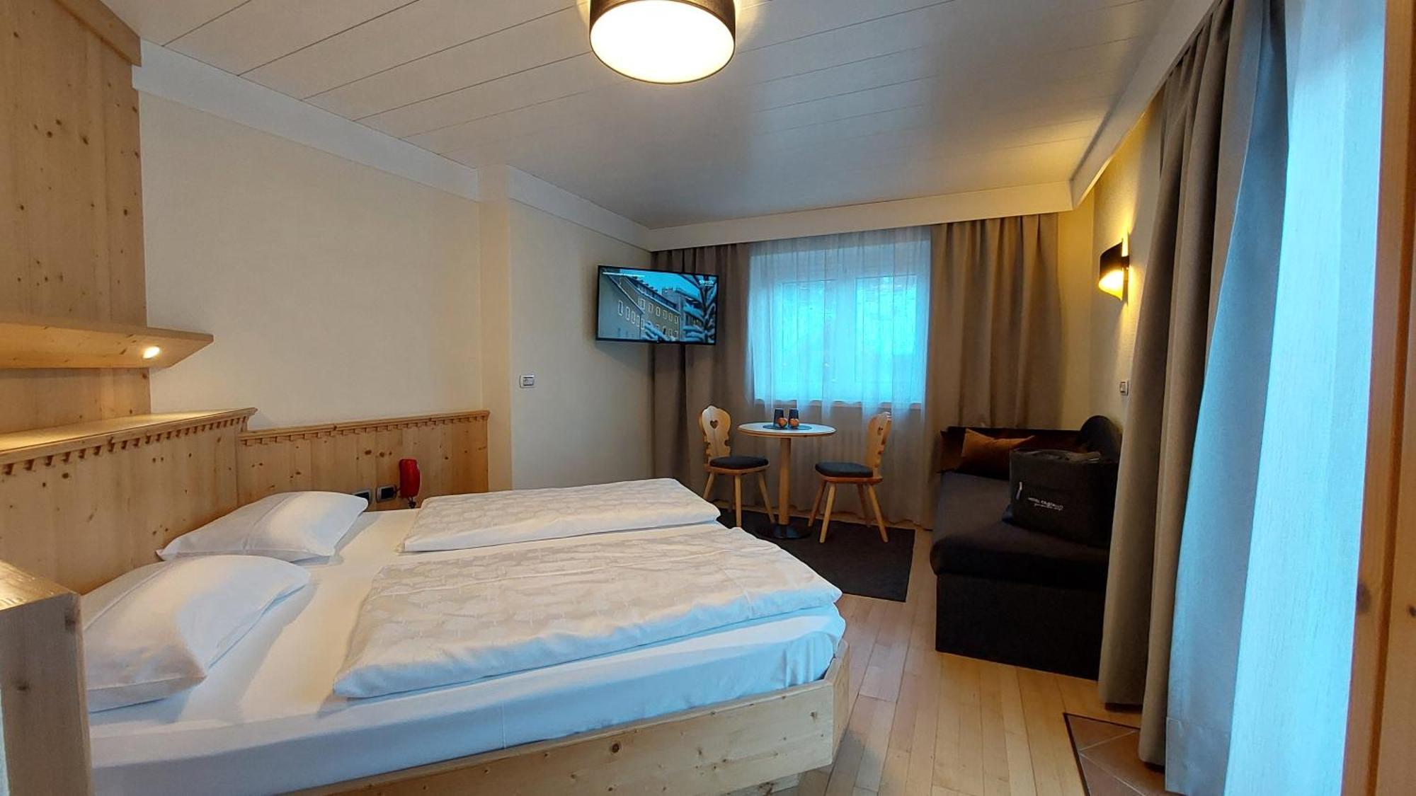 Hotel Cristallo Santa Cristina Val Gardena Eksteriør bilde